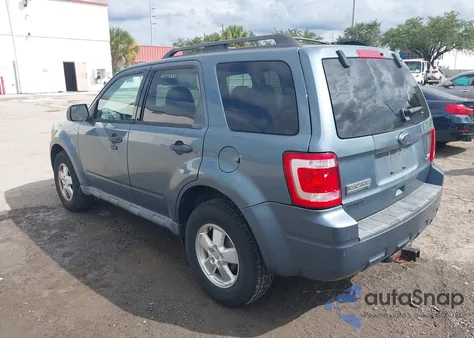 2010 Ford Escape Xlt z USA, uszkodzony, nr VIN 1FMCU9DG5AKD24009